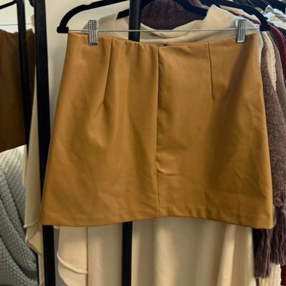 Abercrombie & Fitch Tan Faux Leather High-Waisted Mini Skirt - Picture 2 of 3